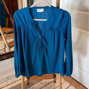 Lightweight blouse. Never worn. Casual. Great with white jeans.